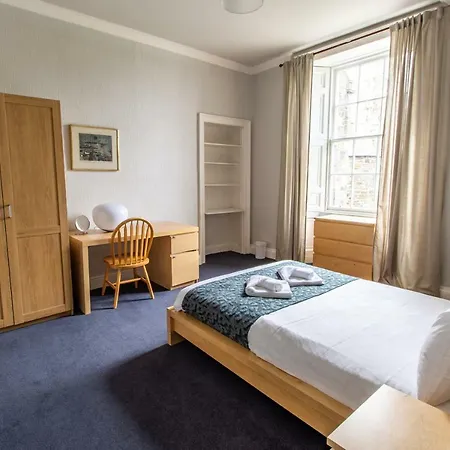 Airy Elegant 4 Bedroom Διαμέρισμα
