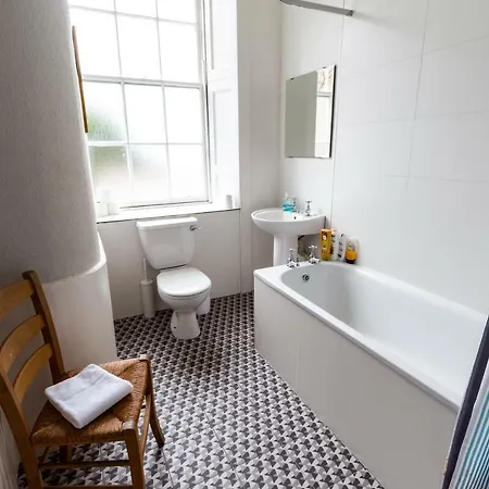 Airy Elegant 4 Bedroom Διαμέρισμα *