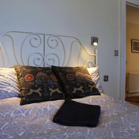 Apartamento Silver Lining - Gilmore House With Parking & Garden *