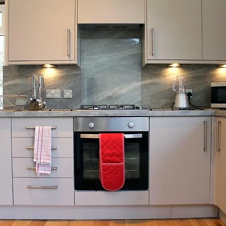 Apartamento Silver Lining - Gilmore House With Parking & Garden