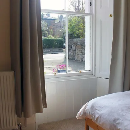 Silver Lining - Gilmore House With Parking & Garden Apartment Edinburgh