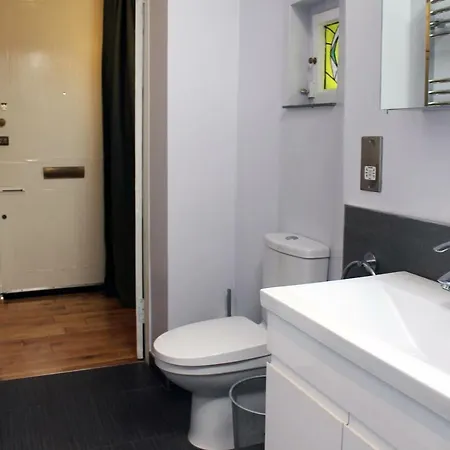Apartamento Silver Lining - Gilmore House With Parking & Garden *