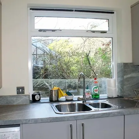 Silver Lining - Gilmore House With Parking & Garden