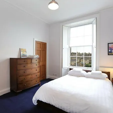 Traditional Scottish 2 Bed In Historic New Town شقة *