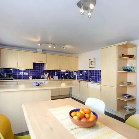 Bright And Charming 2 Bed In Vibrant Leith