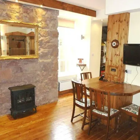 Beautiful Apt With Lift By Castle Daire