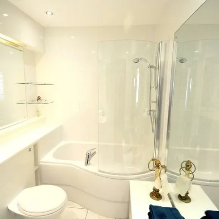 Beautiful Apt With Lift By Castle إدنبرة