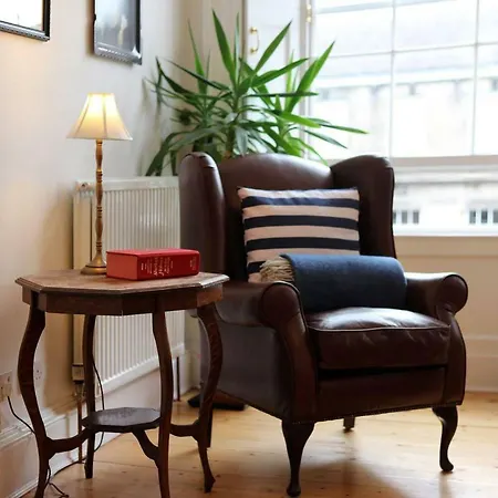 Traditional Scottish 2 Bed In Historic New Town شقة إدنبرة