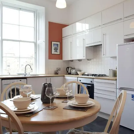 Beautifully Presented New Town Apt - Sleeps 4 * إدنبرة