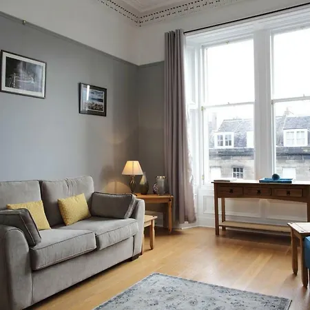 شقة Beautifully Presented New Town Apt - Sleeps 4