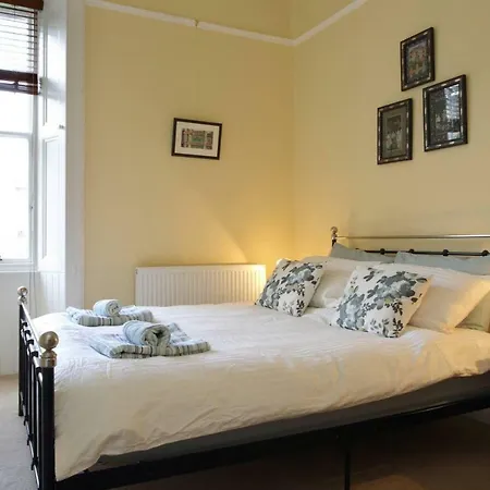Beautifully Presented New Town Apt - Sleeps 4 * إدنبرة