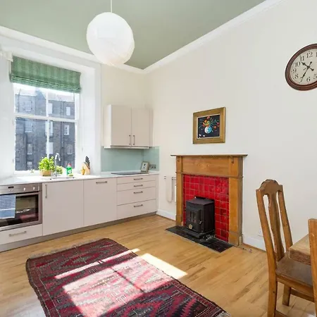 Lovely New Town 2-bedroom Flat With Fireplace * 爱丁堡