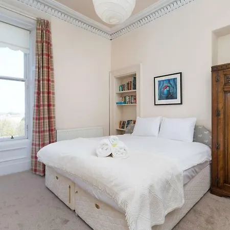公寓 Lovely New Town 2-bedroom Flat With Fireplace *