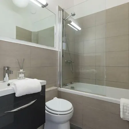 Lovely New Town 2-bedroom Flat With Fireplace 公寓