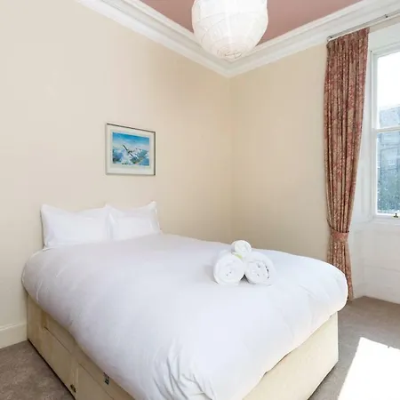 公寓 Lovely New Town 2-bedroom Flat With Fireplace *