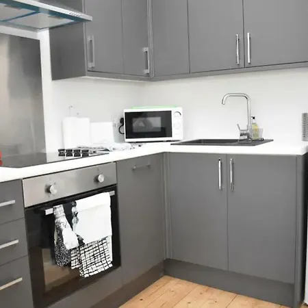 Apartament Bright & Modern For Four In Morningside! *