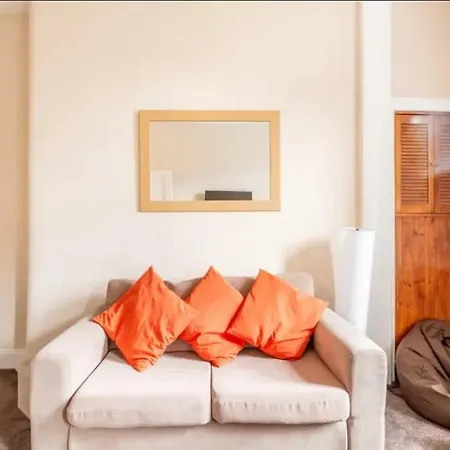 Cosy Apartment, Close To City Centre! *
