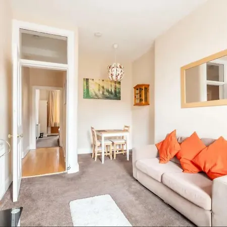 Cosy Apartment, Close To City Centre!