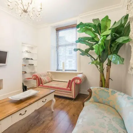 2 Double Bedroom Luxury Apartment Near The Meadows Apartment