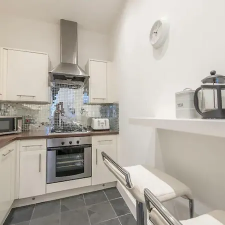 2 Double Bedroom Luxury Apartment Near The Meadows *
