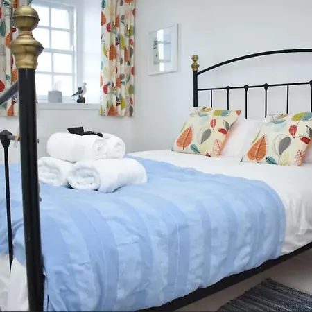 Bright And Spacious 2br House At The Waterfront *