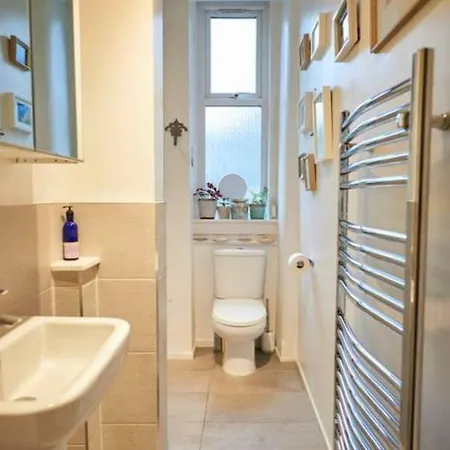 Apartment Beautiful 1 Bedroom Next To Holyrood Park