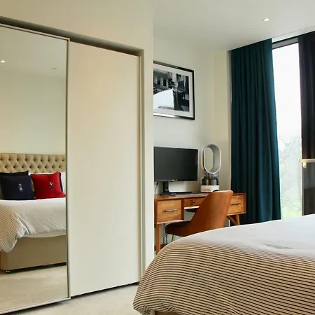 شقة Beautiful 2 Bedroom Flat Overlooking The Meadows