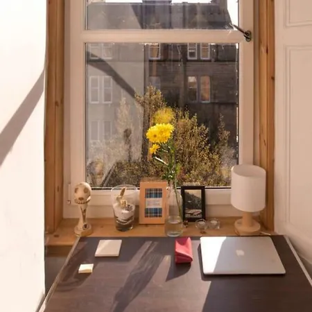 Comfortable In Leith Apartment *
