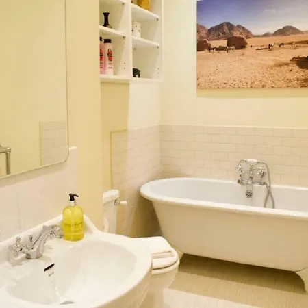 Beautiful 2 Bedroom City Centre Διαμέρισμα Εδιμβούργο