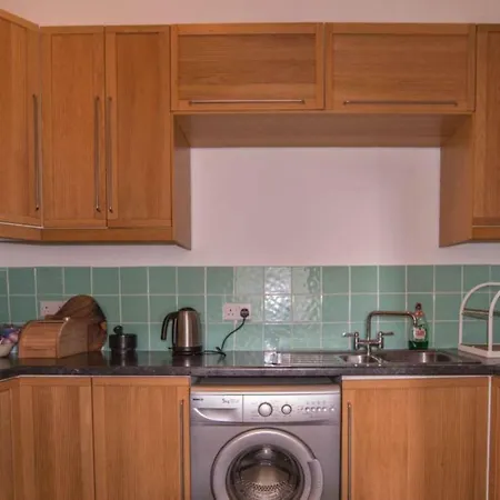 Comfortable In Leith Apartment *