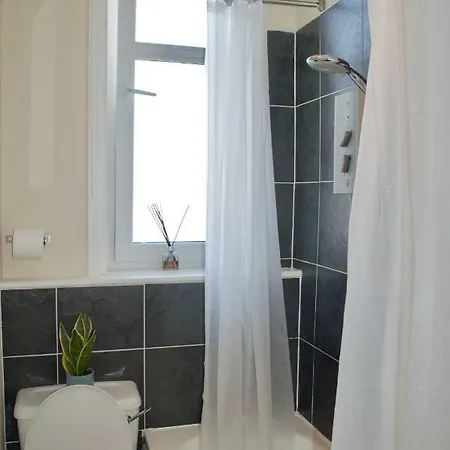 Beautiful 2 Bedroom Flat In Leith 公寓