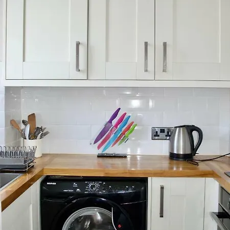 Beautiful 2 Bedroom Flat In Leith