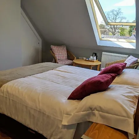 Falcon Crest 3* Edinburgh