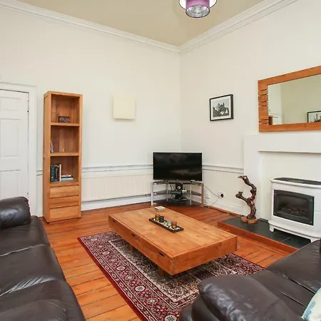 3 Bedroom Flat In City Centre Edinburgh