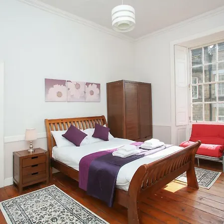 3 Bedroom Flat In City Centre شقة *