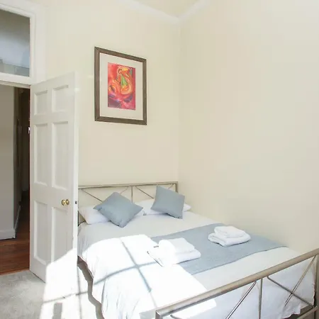 3 Bedroom Flat In City Centre شقة *