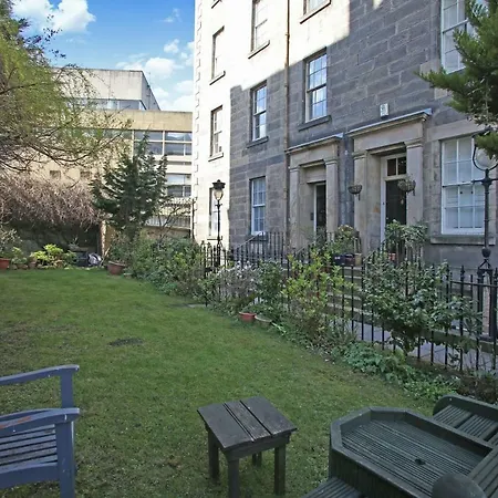 3 Bedroom Flat In City Centre Edinburgh