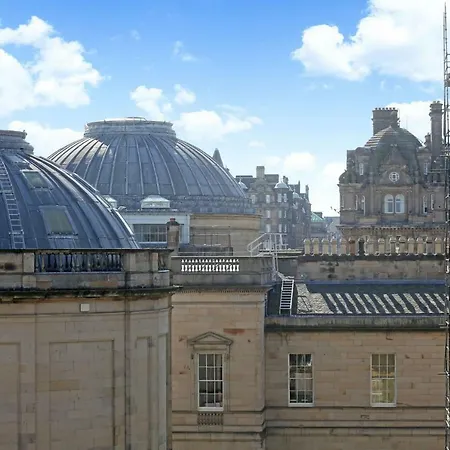 3 Bedroom Flat In City Centre Apartment