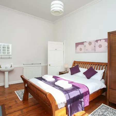 شقة 3 Bedroom Flat In City Centre *