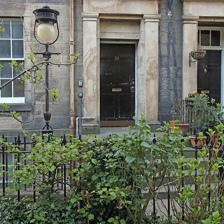 3 Bedroom Flat In City Centre Edinburgh