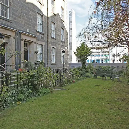 Apartment 3 Bedroom Flat In City Centre *
