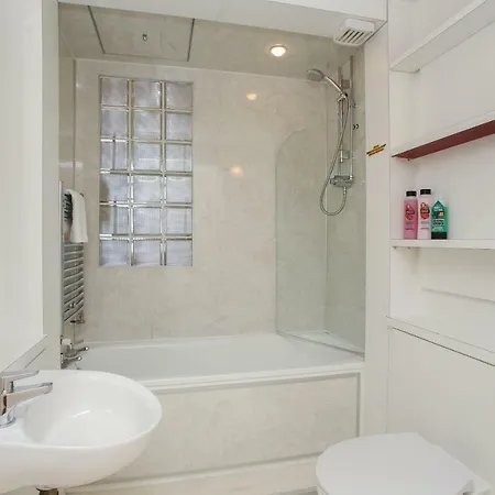 3 Bedroom Flat In City Centre شقة *