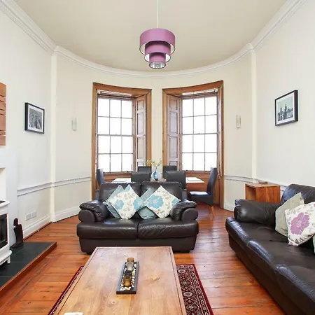 Apartment 3 Bedroom Flat In City Centre Edinburgh