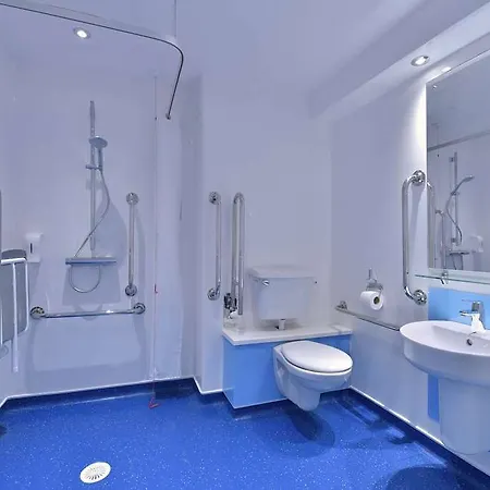 Travelodge Waterloo Place אדינבורו