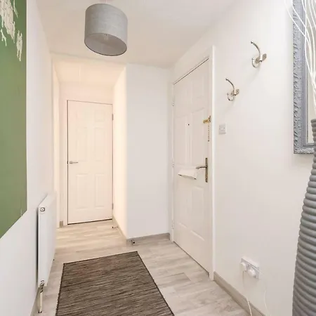 Lovely 1-bedroom Apt In The Heart Of Stockbridge Apartment