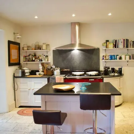 Διαμέρισμα Beautiful Georgian 4 Bedroom Townhouse