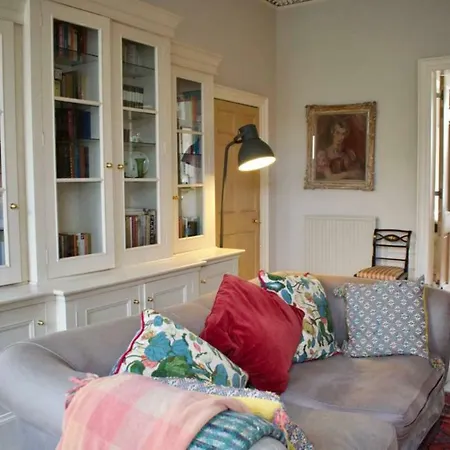 Beautiful Georgian 4 Bedroom Townhouse Διαμέρισμα