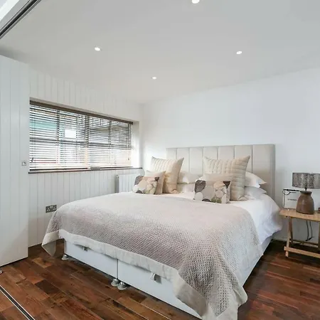 Stylish 1 Bedroom Apt Close To Princes Street * Edinburgh