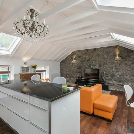 Stylish 1 Bedroom Apt Close To Princes Street