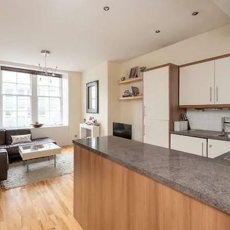 Apartment Cute 2-bedroom Apt With View Of The Castle *